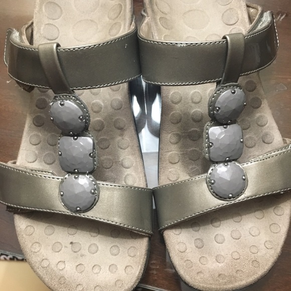 vionic shoes size 8